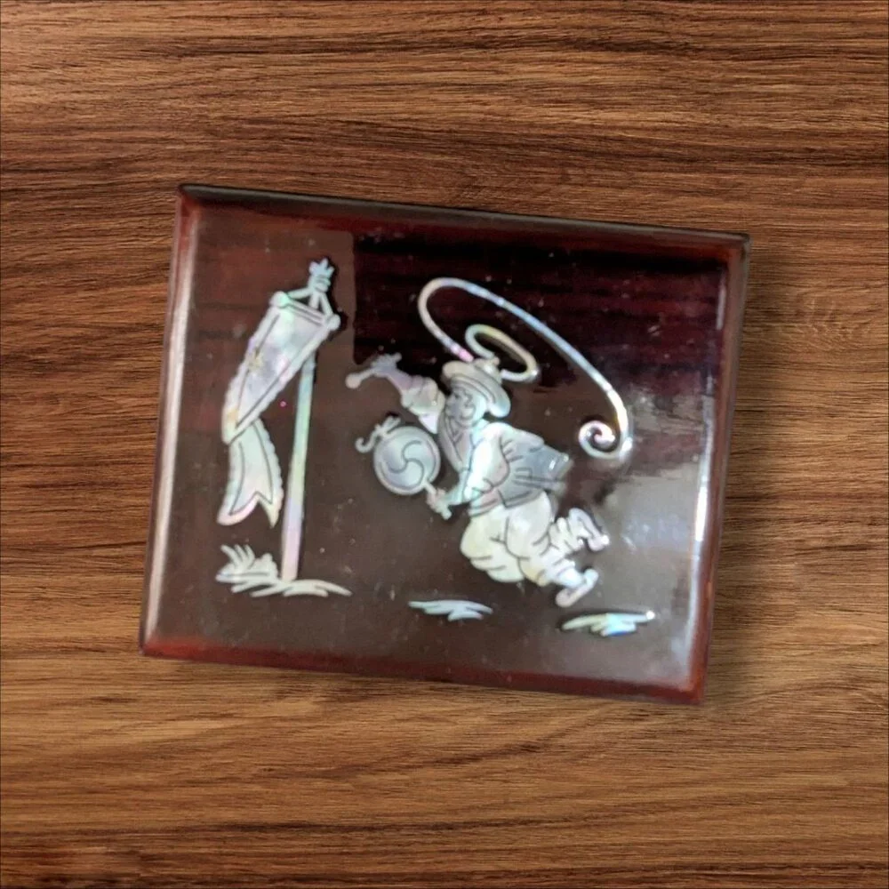 Vintage Wooden Trinket Box With Inlaid Mother-Of-Pearl‎ Design
